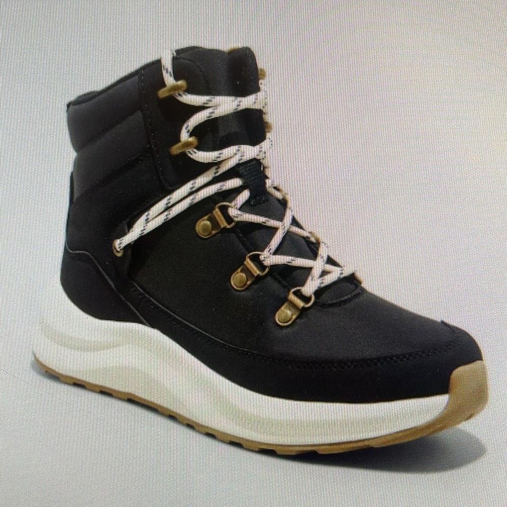 Women’s Norah Winter Hiker Boots by Universal Thread